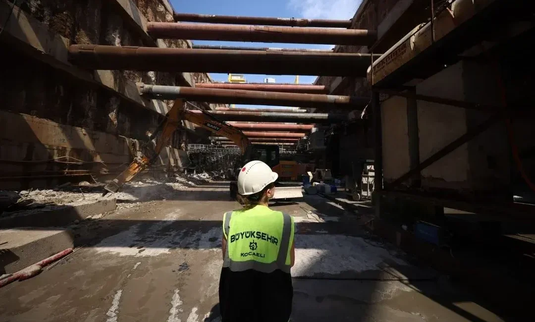 Kocaeli’de ulaşımın geleceğini şekillendirecek Körfezray Metro Projesi’nde çalışmalar hız kesmeden