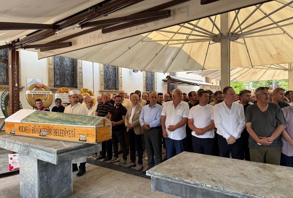 CHP Kocaeli örgütünün uzun yıllar çeşitli kademelerinde görev yapan, eski