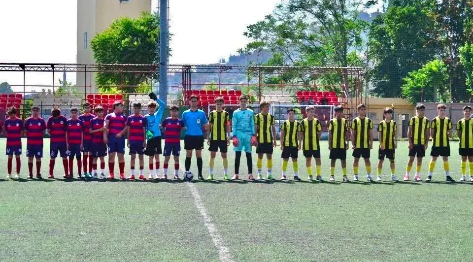 Kocaeli altyapı futbolunun örnek kulüplerinden Yahyakaptanspor, U-13 Ligi'nde bitime iki