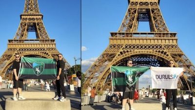Fransa’nın başkenti Paris’e iş için giden Durulsan çalışanları, Eyfel Kulesi