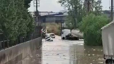 Kocaeli’de etkili olan şiddetli sağanak yağış, cadde ve sokakları göle