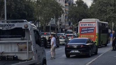 Kocaeli’nin Gölcük ilçesinde motokurye ile otomobilin çarpıştığı kazada motosiklet sürücüsü