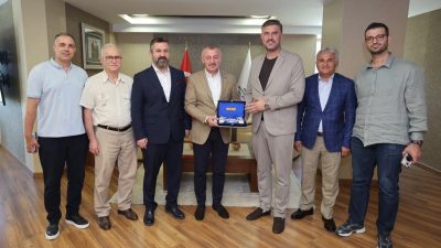  Kocaeli Büyükşehir Belediye Başkanı Tahir Büyükakın, kentte faaliyet gösteren