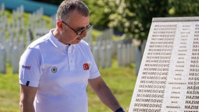 Kocaeli Büyükşehir Belediye Başkanı Tahir Büyükakın, Srebrenitsa Soykırımı’nın yıl dönümü