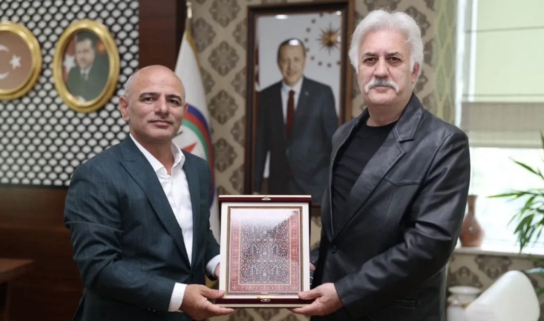 Devlet Tiyatroları Genel Müdürü Tamer Karadağlı, Körfez Belediye Başkanı Şener