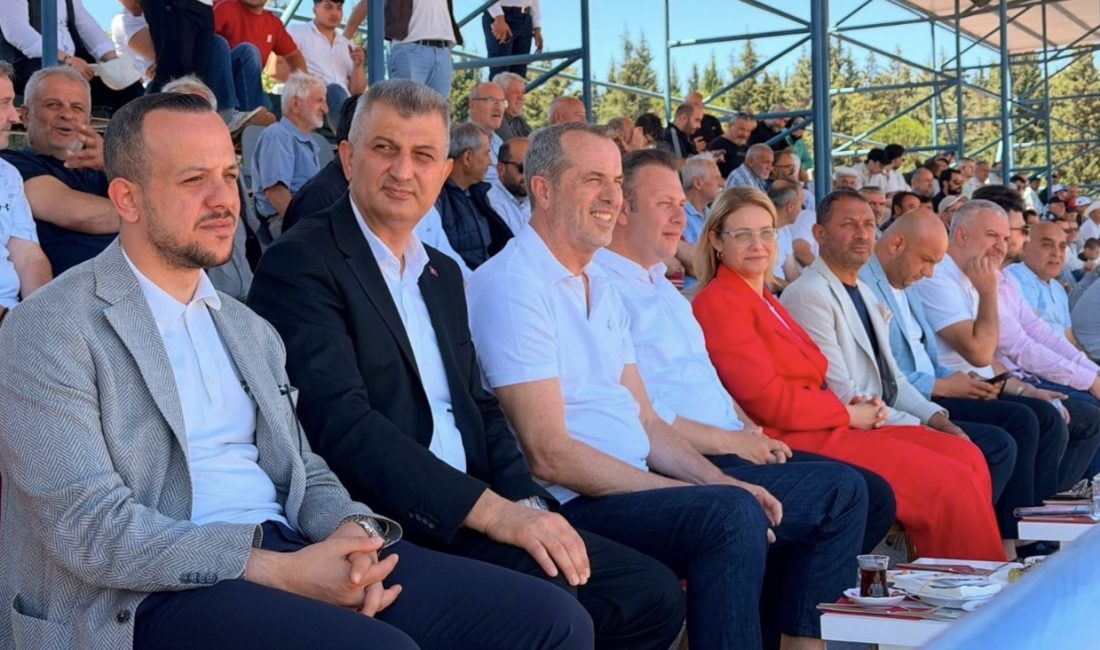 Gölcük’te düzenlenen Geleneksel Rahvan At Yarışları Değirmendere Koşusu’na MHP Kocaeli