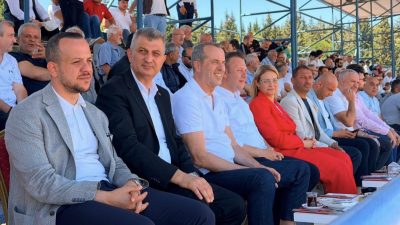Gölcük’te düzenlenen Geleneksel Rahvan At Yarışları Değirmendere Koşusu’na MHP Kocaeli