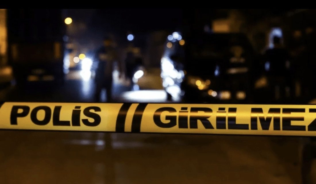 Kocaeli’nin Darıca ilçesinde 27 yaşındaki O.O., evinde silahla vurulmuş halde