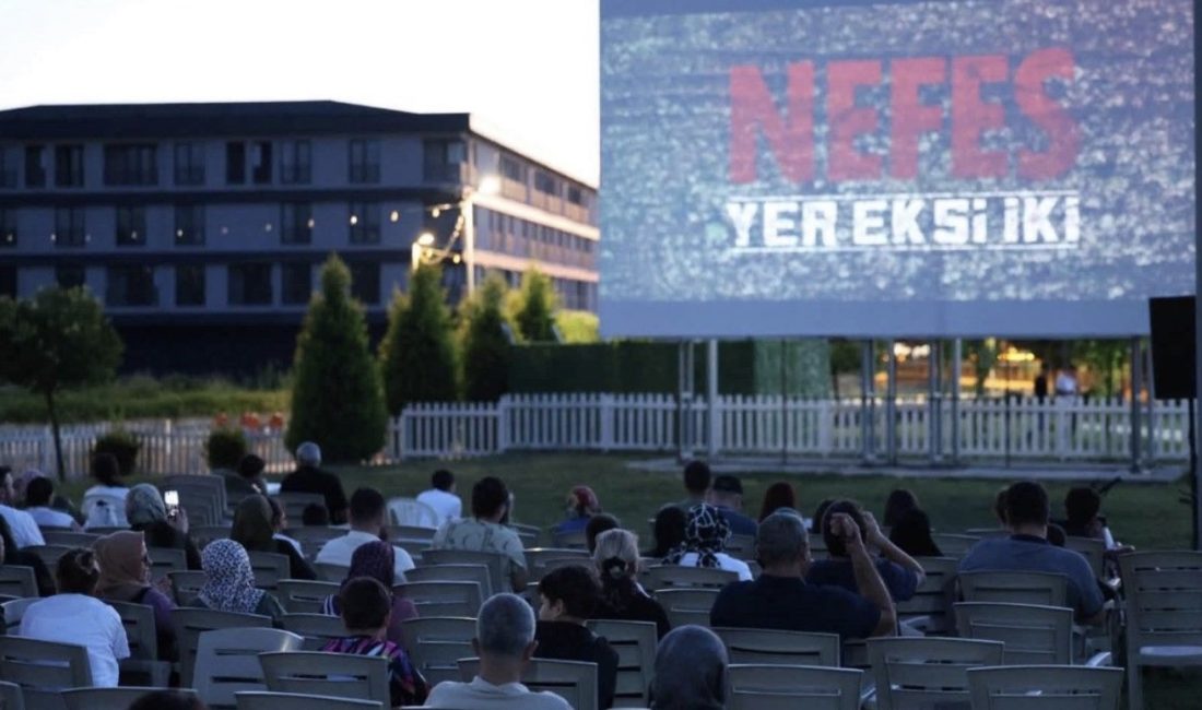 Kartepe Belediyesi’nin yaz boyunca düzenlediği Açık Hava Sinema Geceleri, bu