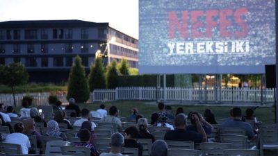 Kartepe Belediyesi’nin yaz boyunca düzenlediği Açık Hava Sinema Geceleri, bu