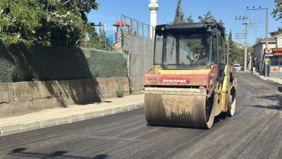 Gebze Belediyesi, Pelitli Mahallesi Atatürk Caddesi’nde yürüttüğü asfalt yenileme çalışmalarını