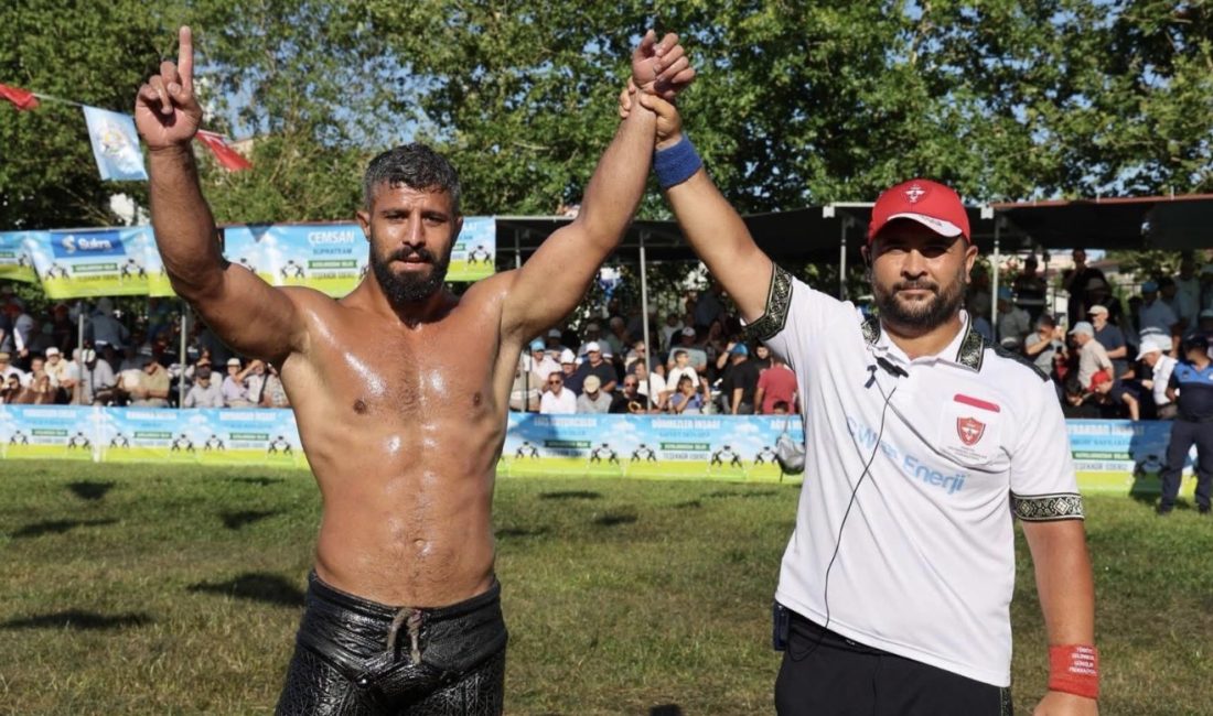 Kocaeli Büyükşehir Belediyesi Kağıtspor’un milli başpehlivanı Seçkin Duman, Kandıra’da düzenlenen