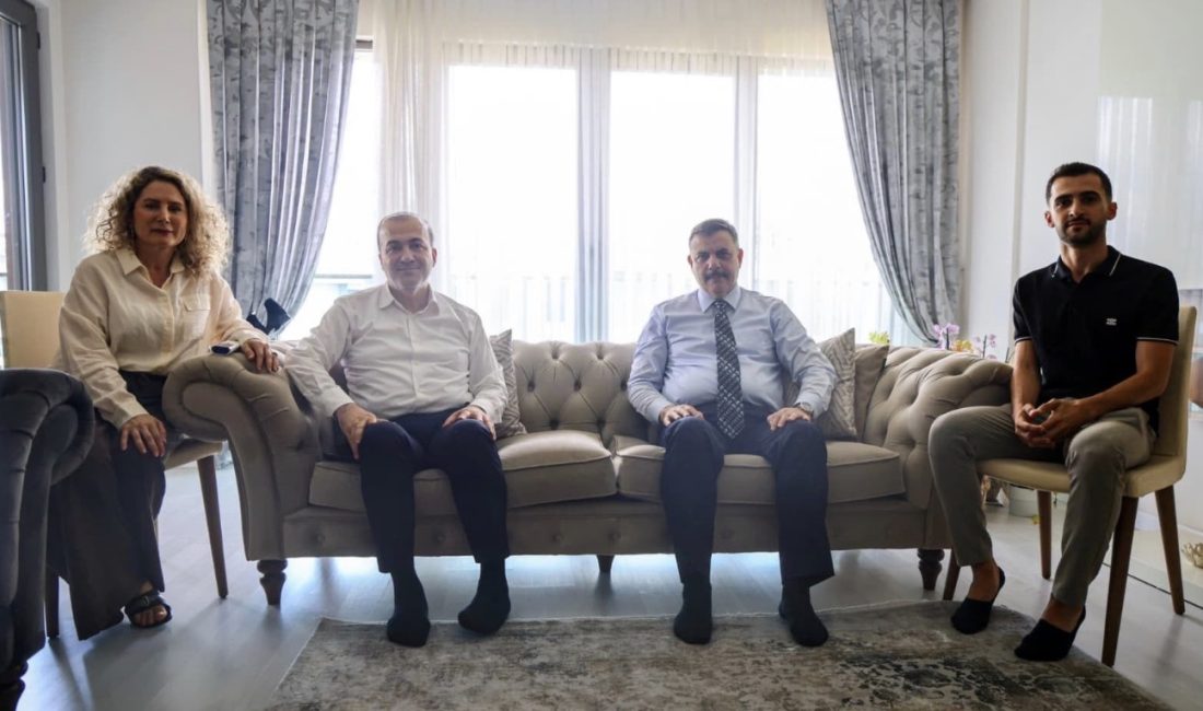 İçişleri Bakanı Mustafa Çiftçi, geçirdiği operasyon nedeniyle evinde istirahat eden