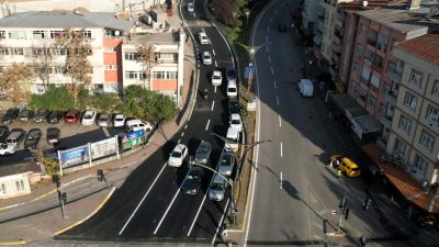 Kocaeli Büyükşehir Belediyesi’nin üstyapı çalışmaları nedeniyle İzmit’te “Santral Bayırı” olarak