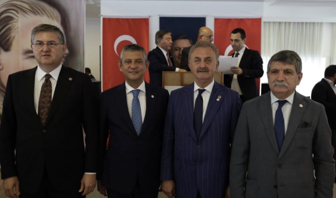 CHP’den ayrılarak kurulan YENİ Parti’nin ilk Kurucular Kurulu toplantısına katılan