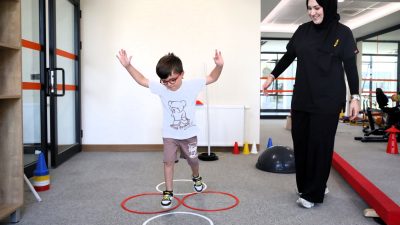 Kocaeli Büyükşehir Belediyesi’nin Gonca Engelsiz Yaşam Merkezi’nde eğitim ve terapi