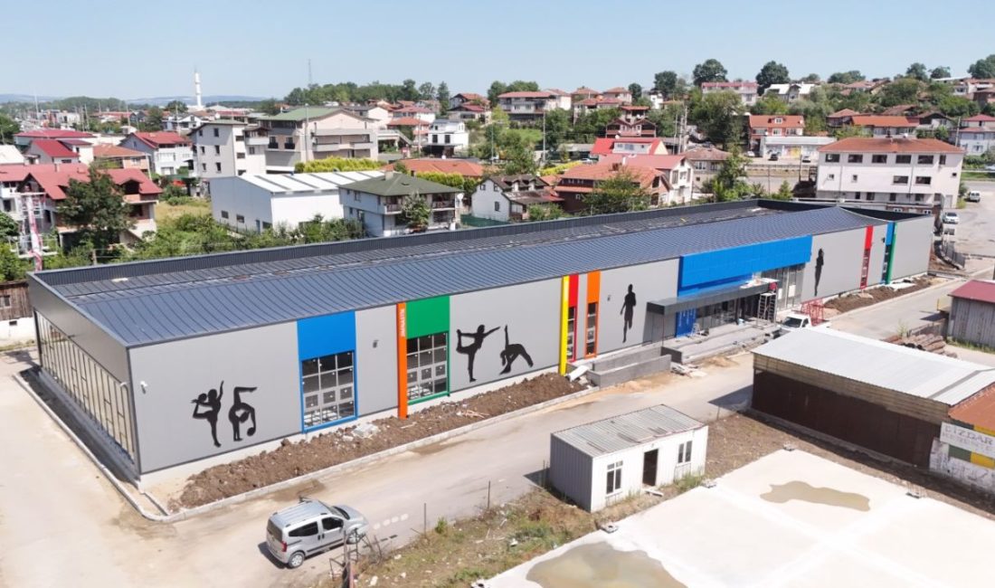 Kartepe Belediyesi tarafından yapımı sürdürülen Acısu Spor Kompleksi, yüzme havuzundan
