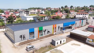 Kartepe Belediyesi tarafından yapımı sürdürülen Acısu Spor Kompleksi, yüzme havuzundan