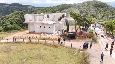 Kartepe Belediyesi, ilçe genelinde kaçak ve ruhsatsız yapılaşmaya yönelik denetimlerini