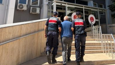 Kocaeli İl Jandarma Komutanlığı'nın Körfez'de düzenlediği operasyonda, "kasten öldürme" suçundan