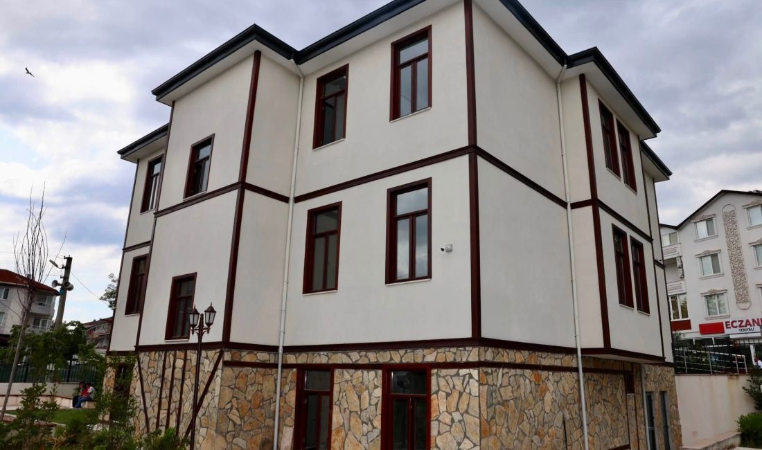 Körfez Belediyesi'nin Yeniyalı Mahallesi'nde yapımını sürdürdüğü Taşköprü Kültür Evi'nde sona