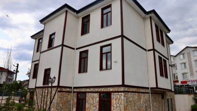 Körfez Belediyesi'nin Yeniyalı Mahallesi'nde yapımını sürdürdüğü Taşköprü Kültür Evi'nde sona