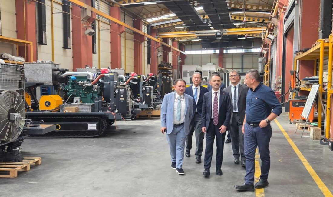 Kocaeli Valisi İlhami Aktaş, KOBİ Organize Sanayi Bölgesi'nde faaliyet gösteren