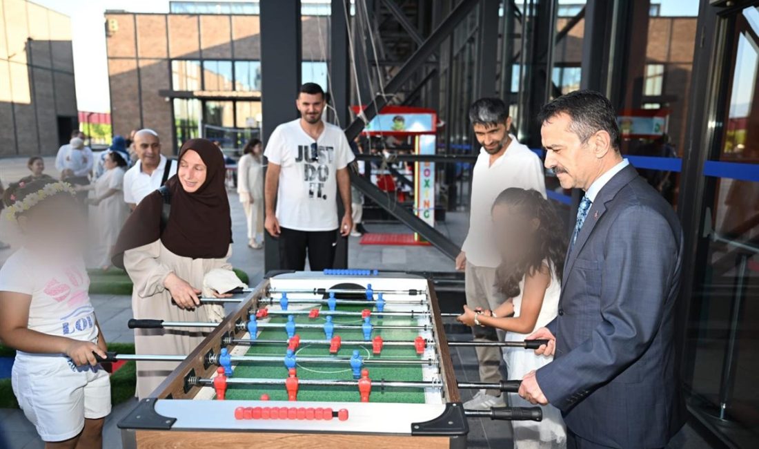 Kocaeli Valisi İlhami Aktaş, 30 Haziran Koruyucu Aile Günü kapsamında