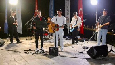 Körfez Belediyesi'nin "Yaz Seninle Güzel" etkinlikleri kapsamında düzenlediği "Sahne Senin"