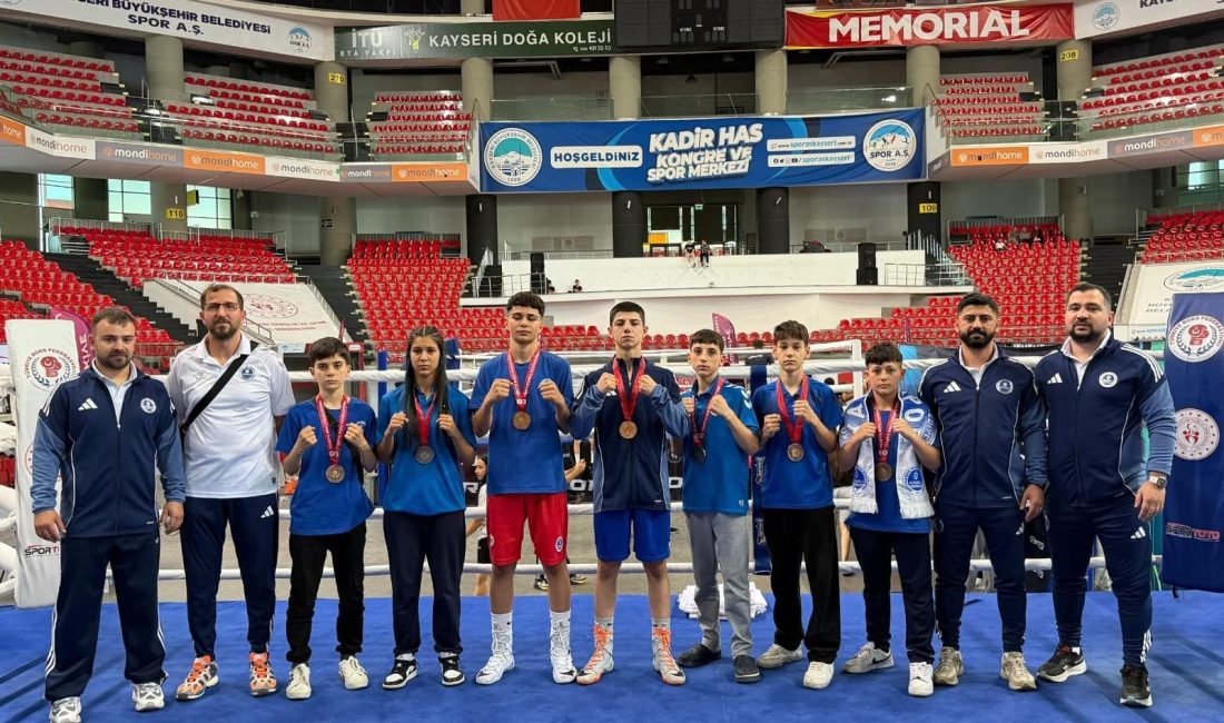 Kocaeli Büyükşehir Belediye Kağıtspor sporcuları, son iki haftada katıldıkları ulusal