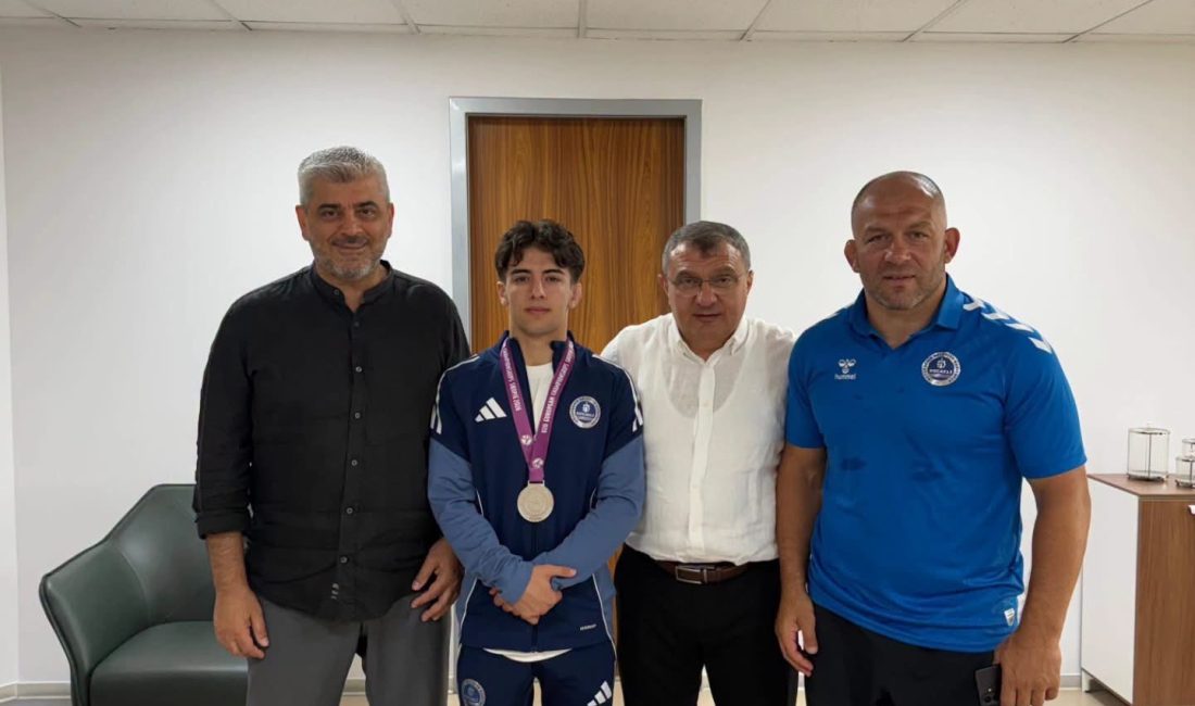 U20 Avrupa Güreş Şampiyonası’nda gümüş madalya kazanan Kağıtsporlu milli güreşçi