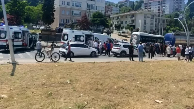 Kocaeli'nin Gölcük ilçesinde D-130 Karayolu Değirmendere geçişinde meydana gelen zincirleme