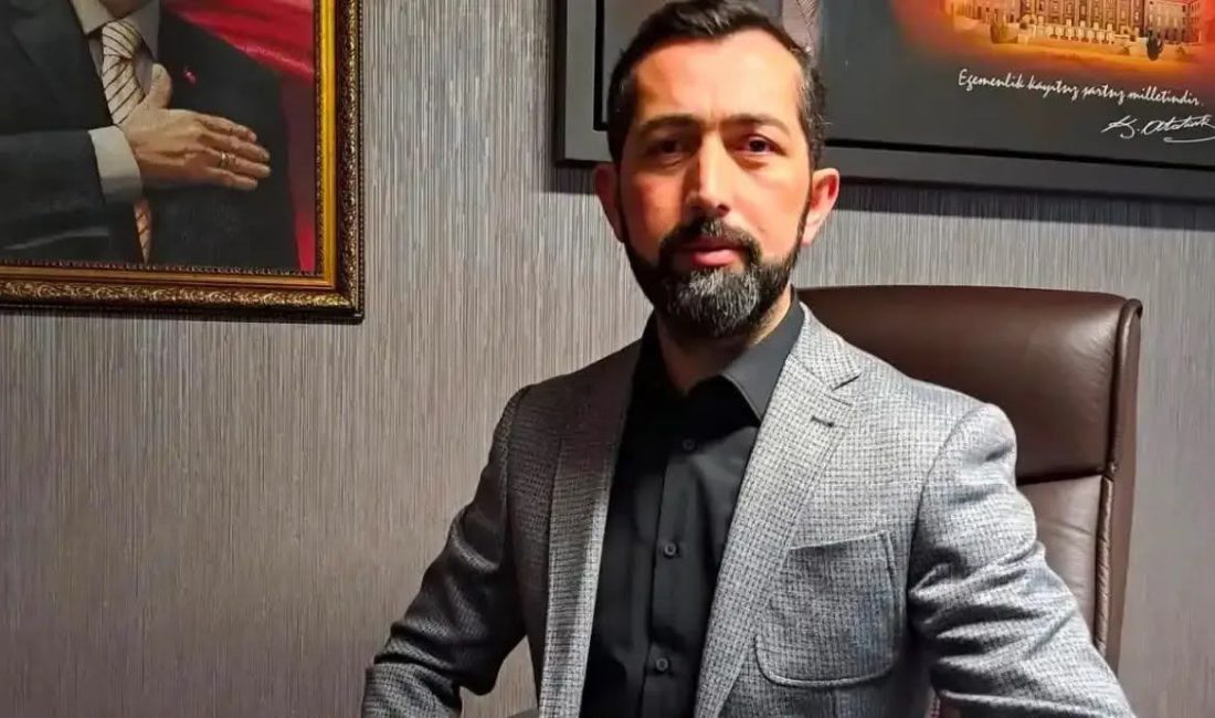 Gölcük Belediyesi'nde başkan yardımcılarının görev dağılımı yeniden düzenlendi. Yapılan görevlendirmeyle