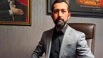 Gölcük Belediyesi'nde başkan yardımcılarının görev dağılımı yeniden düzenlendi. Yapılan görevlendirmeyle