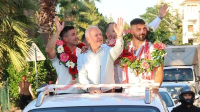 Kırkpınar Yağlı Güreşleri'nde başpehlivanlığa yükselen Sinan Yıldız ile Başaltı Boy'a