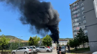 Kocaeli'nin Körfez ilçesinde bir iş yerinde çıkan yangın paniğe neden