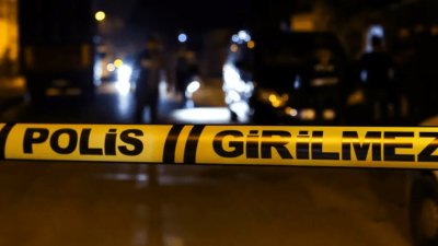 Kocaeli'nin İzmit ilçesinde motosikletle gelen bir şüpheli, sokak ortasında tüfekle