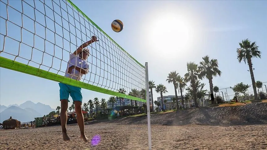 Gölcük Belediyesi'nin geleneksel Plaj Voleybolu Turnuvası için kayıt süreci başladı.