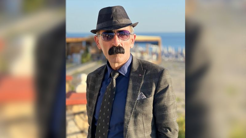 Sosyal medyada paylaştığı eğlenceli videolar ve şarkılarla geniş bir hayran