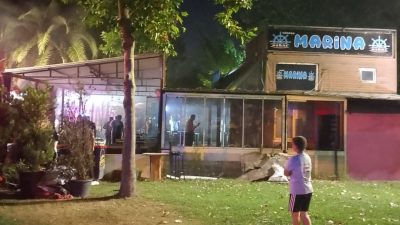  Kocaeli'nin Körfez ilçesindeki Marina Kafe'nin mutfak bölümünde çıkan yangın,
