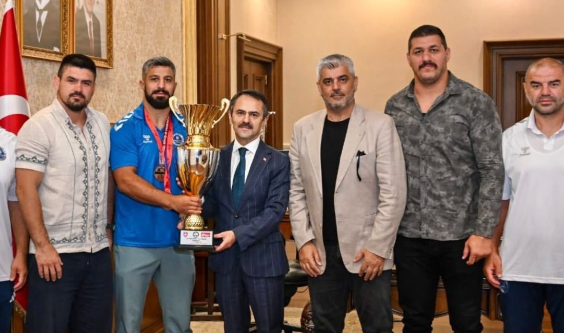 665. Tarihi Kırkpınar Yağlı Güreşleri'nde üçüncülük elde eden Kocaeli Büyükşehir