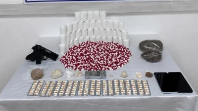 Jandarma ekiplerinin düzenlediği operasyonda sokak satıcısı olduğu değerlendirilen şüpheli yakalandı.