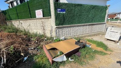 Kocaeli'nin Kartepe ilçesi Sarımeşe Mahallesi'nde, belediyenin "Çöp, moloz ve inşaat
