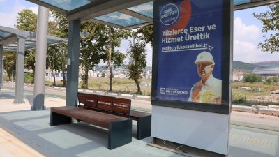 Kocaeli Büyükşehir Belediyesi, tramvay duraklarında yolcu konforunu artırmak için 24