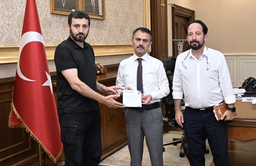  İHH Kocaeli Şube Başkanı İsmail Yeşildal ve İHH Yetim