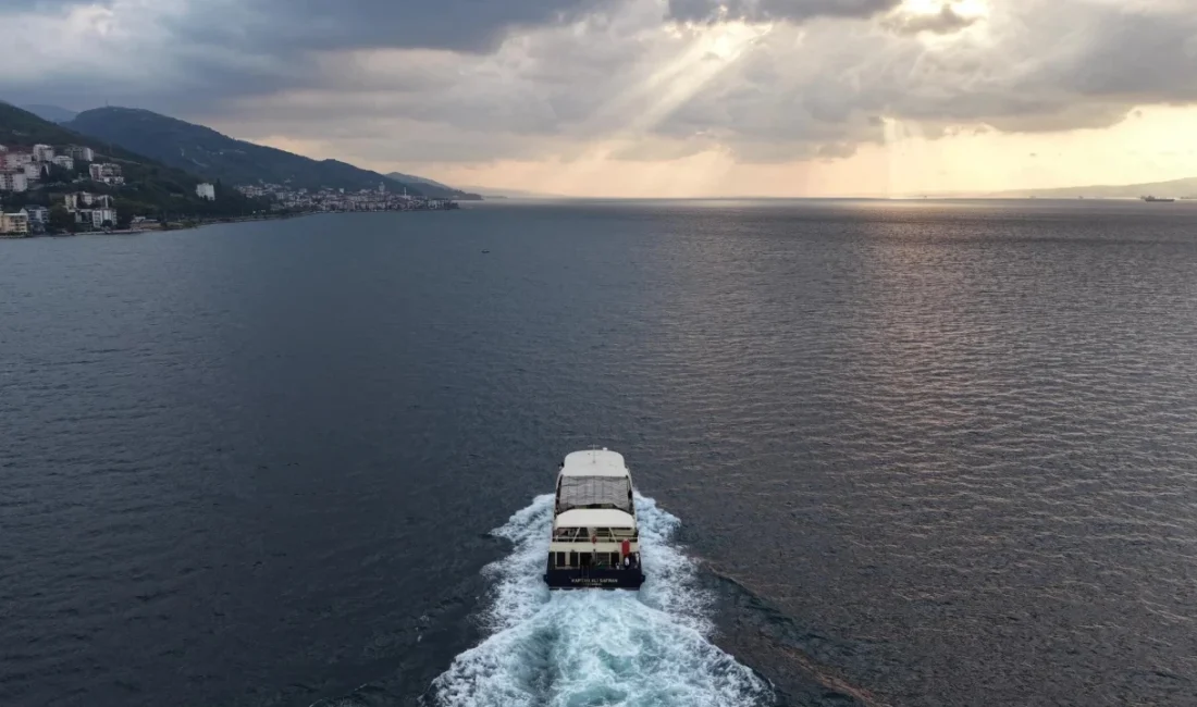 Kocaeli’de İzmit’ten Değirmendere’ye hareket eden vapur, bu kez kitap ve