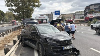 Kocaeli’nin Gebze ilçesinde D-100 kara yolunda TIR ile SUV’un çarpışması