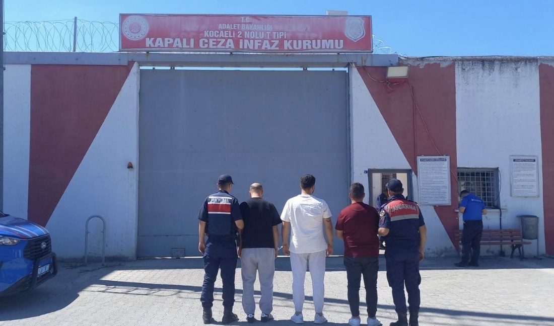 Kocaeli’nin Gölcük ilçesinde jandarma ekipleri tarafından düzenlenen operasyonda, göçmen kaçakçılığı