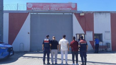 Kocaeli’nin Gölcük ilçesinde jandarma ekipleri tarafından düzenlenen operasyonda, göçmen kaçakçılığı