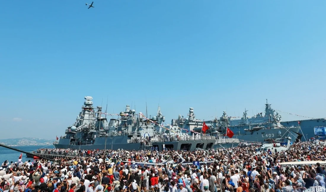 Gölcük Tersanesi Komutanlığı’nda düzenlenen TEKNOFEST Mavi Vatan’ın üçüncü gününde binlerce
